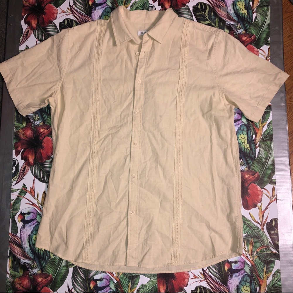 Classic Short-Sleeve Guayabera Shirt in Cream